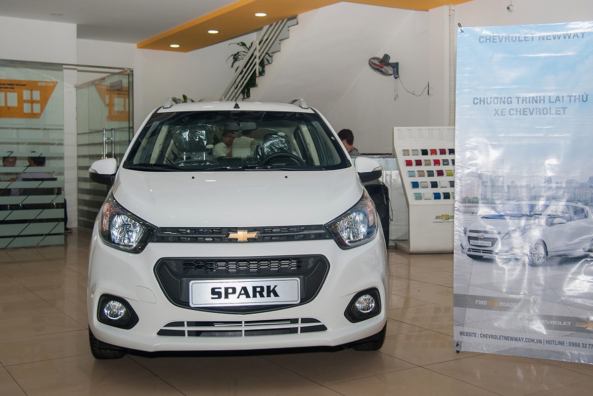 Chevrolet Spark Duo 2018 gan 300 trieu da co mat tai dai ly-Hinh-2